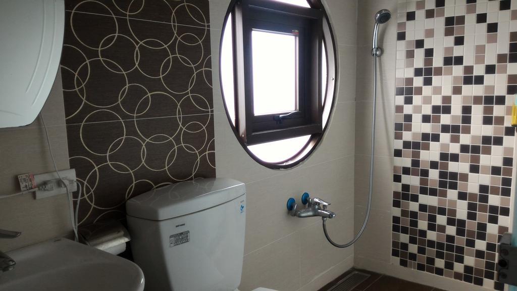 Eight View Hotel Luodong Bagian luar foto