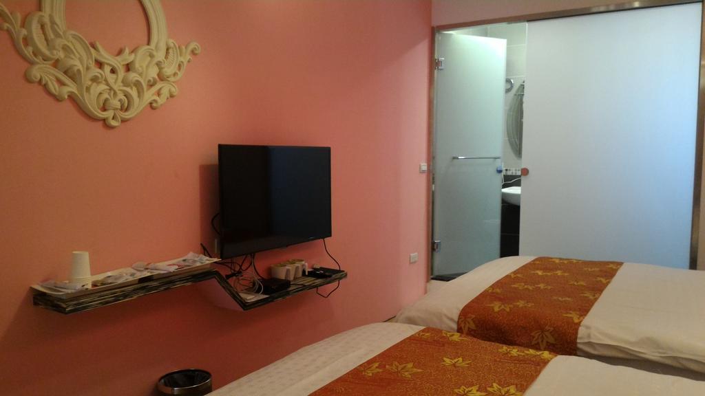 Eight View Hotel Luodong Bagian luar foto