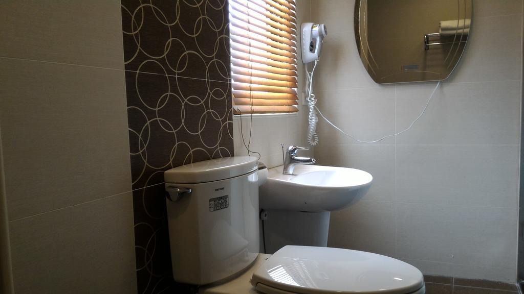 Eight View Hotel Luodong Bagian luar foto