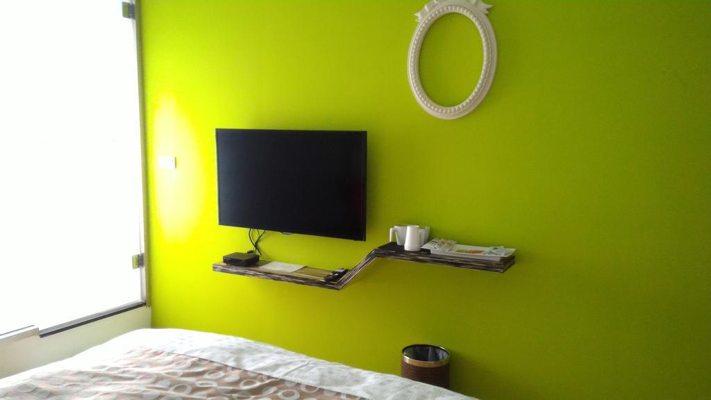 Eight View Hotel Luodong Bagian luar foto