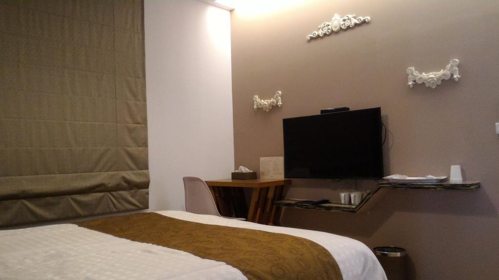 Eight View Hotel Luodong Bagian luar foto